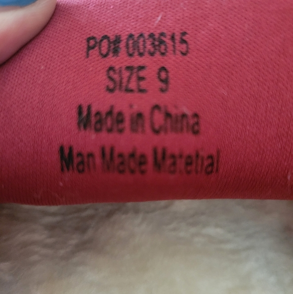 Adorable fur lined red clogs - Picture 5 of 5